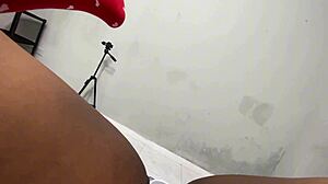 Masturbacion brutal de una zorra empapada que no para de gemir