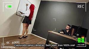 A secretária entrou só pra escrever no quadro mas saiu de joelhos completo