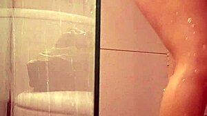 hermanastra venezolana milet spied bathing and shaving pussy