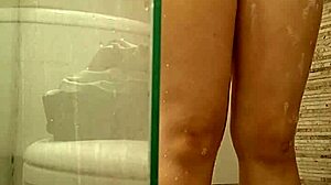 hermanastra venezolana milet spied bathing and shaving pussy