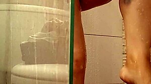 hermanastra venezolana milet spied bathing and shaving pussy