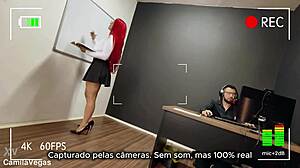 A secretária entrou só pra escrever no quadro mas saiu de joelhos completo
