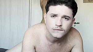 Twink e magrinho dotado