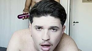 Twink e magrinho dotado