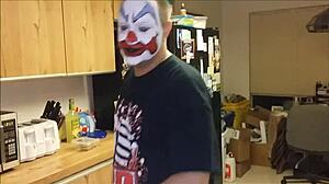 Kitchen show featuring flip flop-wearing pizza eater