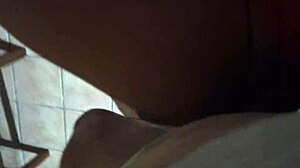 mamãe noel brings gifts to the kids