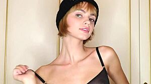 Mulher se masturbando e gozando gostoso