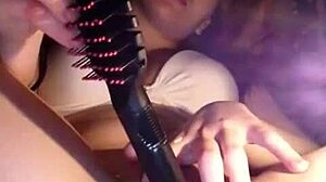 Novinha Cheia De Tesão Masturbando Com Pente