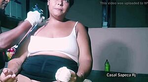 Grazy Sapeca Fazendo Tatuagem Sem Calcinha Se Mostrando Toda Para O Tatuador
