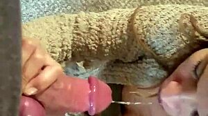 היי, רוצה לראות אותי בולעת כל טיפה אחרי בלוג'וב חם?