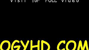 Старият Дядо Коледа чука тесни млади дупки