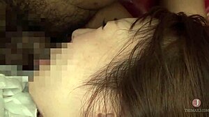 Nahrává roztomilou teen po párty s ohnutým prdelem