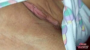 Вау! Моя испанская падчерица позволяет мне исследовать ее бритую киску при каждом визите!