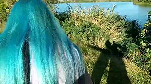 שפחה ליד הנהר נכנעת לזיין קשוח בחוץ