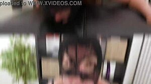 湿润Vivian的定制视频：4对1 BBC肛门拳交