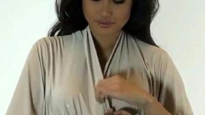 Ασιατική λεσβία λαχταρά bondage με λευκές συντρόφους