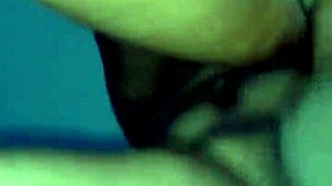 היי, תראה את הבחורה הלטינית הפרואנית מוצצת זין ולוקחת אנאל!