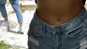 Pernah Tertanya Bagaimana Remaja Kongkek di Tempat Awam Panas? Aksi Outdoor Berisiko!