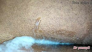 ねえ、兄の友達にチンポを突っ込んでお尻を中出しでいっぱいにしたよ、モンスターチンポの異人種スタイルで