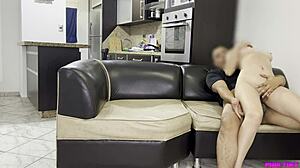 Hei, vil du ha massasje? Jeg smyger inn noen slemme berøringer!