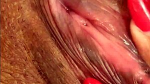 내 좁은 에보니 밀프 보지에서 정액 흘리게 해