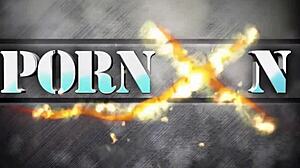 Hottie mlátí svou oholenou kundičku tvrdě s divokou intenzitou