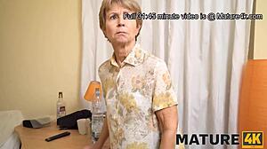 Mature4k babica dobi pičko izvrtano od šefa pastorka