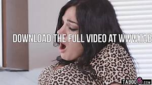 ربة منزل ميليف لاتينية مونا أزار تشتهي سباك لاحتياجاتها الضيقة في لمسة تابو