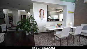 الخادمة الجذابة ساشا روز تغري رجل غني لنيك قوي في فانتازيا أوروبية