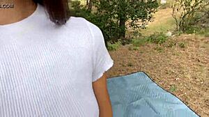 Candie, mince de 19 ans, lutte dans un casting anal douloureux. Sa première avec une grosse bite noire !