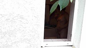 Spionez milf superbă în duș aburit