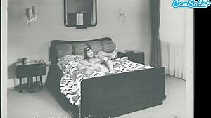 Ik propte mijn harige kut vol met dildo's