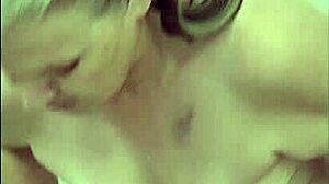 Hot Mommavee, faut voir cette MILF sous la douche, tellement torride !