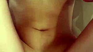 वाह, एशियन यंग एलेक्सिया बड़े बूब्स फ्लॉंट करती है!