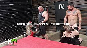 แม่เลี้ยงกับลูกเลี้ยงบ้าคลั่งที่ปาร์ตี้ฮาโลวีนเทรลเลอร์