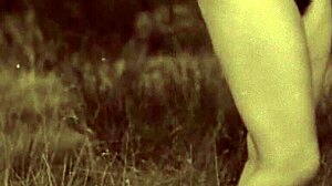 Dark Lantern Présente 100 Ans de Sexe en Nature avec Poils Vintage Rétro Cul Extérieur et Seins Naturels