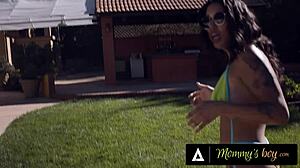 Stepmom latina Queenie Sateen 18+ e melhor amiga Vanessa Sky compartilham pauzão do enteado em FFM selvagem