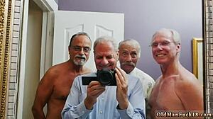 Vecchio con tette grosse Molly guadagna con sborrata facciale pompino doccia hardcore sega