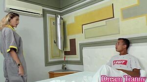 היי בלה אטריקס, רוצה זיון גולמי עם הלקוח החרמן הזה?