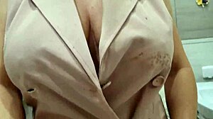 Mostohaanya, elkaptál a nagy farkammal a fürdőszobában, mi?