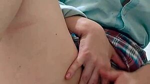 Kecantikan Blonde Jari Pepek Basah Dalam Tandas Awam Cam