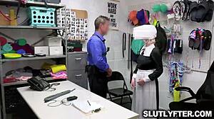 Cewek Pirang Tawarin Diri buat Seks Kantor Intens!