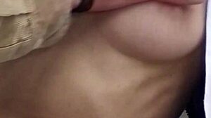 Dlakaва zrela punica se hvata u koštac s ogromnim kurcem u nemačkoj tabu sceni