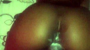 Nemůžu se nabažit toho 13palcového ptáka, který tvrdě buší mladou kundu