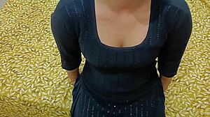 Pembantu Desi India Panas Pussy Digerudi Keras Oleh Pemilik Bilik Dalam Hindi Jelas