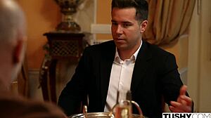 Stupenda Venera gode DP anale con rimjob e facciale