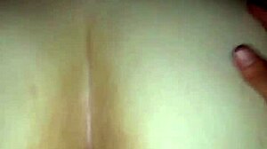 زوجة بي بي دبليو تتحرش بجاذبية مثيرة