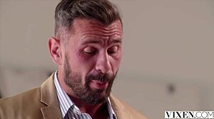 妖艳Coco诱惑老老板进行激情游戏