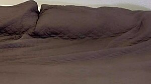 Heiße Babysitterin sehnt sich nach Schwangerschaft vom Boss