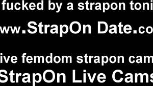 Wil je je volledig onderwerpen aan mijn strapon?